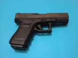EMEKLİ EMNİYET GÖREVLİSİNDEN RUHSATLI KUTUSUNDA SADECE DENEME ATIŞI YAPILAN NE AMERİKAN NE YERLİ GERÇEK ORJİNAL AVUSTURYA GLOCK 19 GEN 4