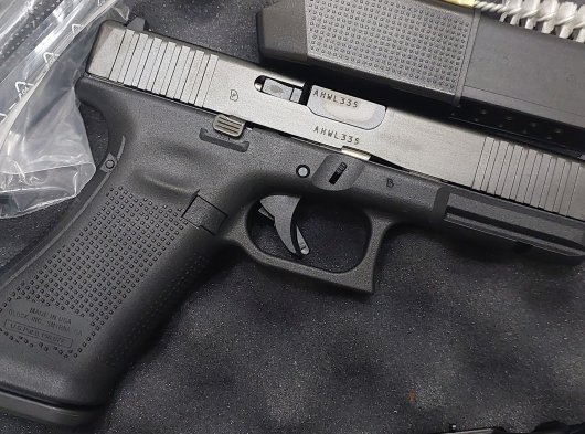 Kamu görevlisinden sıfır, atış yapılmamış Glock G17Gen5