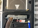 Permi ile almanyadan ithal sig sauer p 226 s / X-Line  kutusu yedek şarjörü tüm aksesuarları ile