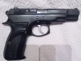 EMEKLİ EMNİYET GÖREVLİSİNDEN RUHSATLI SIFIR AYARINDA AZ ATIŞ YAPILAN TEMİZ 1997 MODEL ORJİNAL SİYAH CZ 75 B